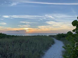 Twin Palms at Siesta
