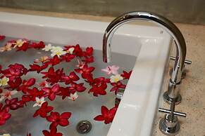 The Moon Residence & Spa