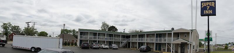 Super 7 Inn