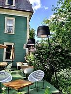 Le Pleasant Hôtel & Café