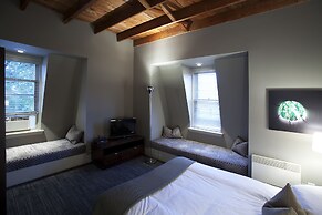 Le Pleasant Hôtel & Café