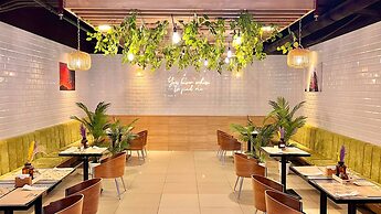 Madison 101 Hotel & Tower