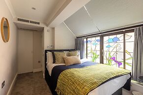 Mayfair House