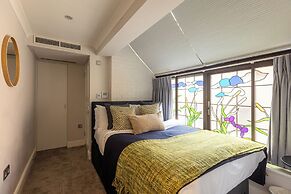 Mayfair House