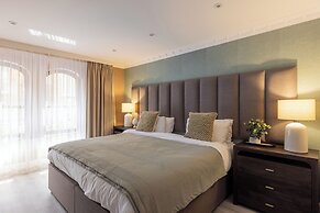Mayfair House