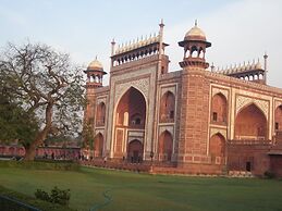 Hotel J P International