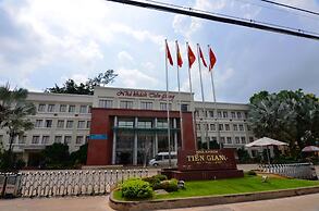 Nha Khach Tien Giang