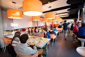 Jacques Brel Youth Hostel