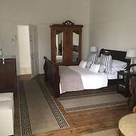 Breeze Inn Bed and Breakfast