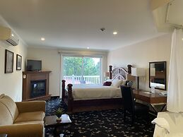 Hessenland Inn & Schatz Winery