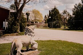 Hessenland Inn & Schatz Winery