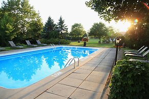 Hessenland Inn & Schatz Winery