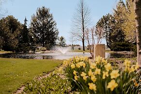 Hessenland Inn & Schatz Winery