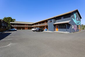 Coast River Inn by OYO Seaside