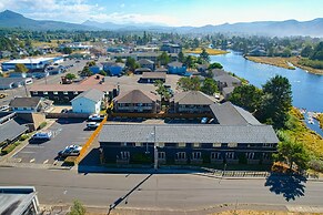 Coast River Inn by OYO Seaside