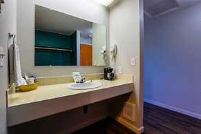 Coast River Inn by OYO Seaside