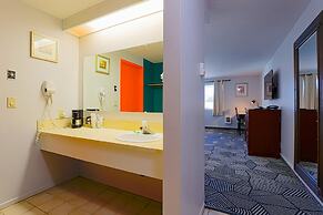 Coast River Inn by OYO Seaside