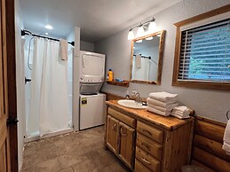 Alaska Creekside Cabins