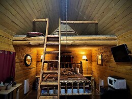 Alaska Creekside Cabins