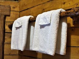 Alaska Creekside Cabins