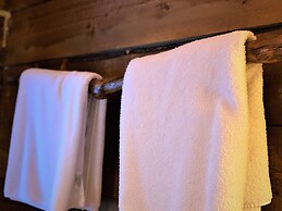 Alaska Creekside Cabins