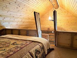 Alaska Creekside Cabins