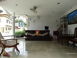 Whites and Greens Beach Resort