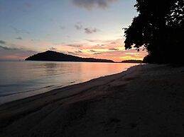 The Tropical Beach Resort