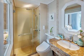 Au Lac Charner Hotel