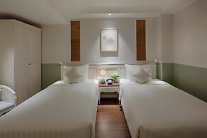 Au Lac Charner Hotel