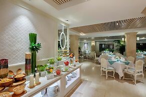 Au Lac Charner Hotel