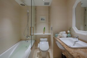 Au Lac Charner Hotel