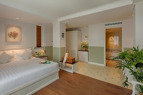 Au Lac Charner Hotel