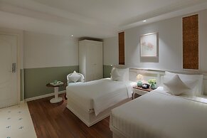 Au Lac Charner Hotel