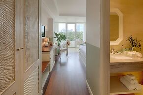 Au Lac Charner Hotel