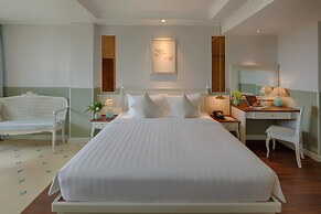 Au Lac Charner Hotel