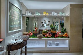 Au Lac Charner Hotel