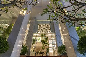 Au Lac Charner Hotel