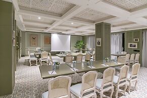 Au Lac Charner Hotel