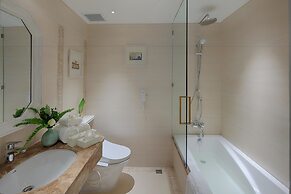 Au Lac Charner Hotel