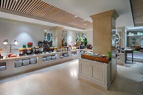 Au Lac Charner Hotel