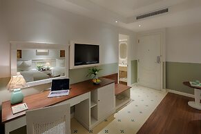 Au Lac Charner Hotel