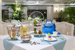 Au Lac Charner Hotel