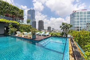 Au Lac Charner Hotel