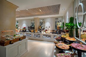 Au Lac Charner Hotel