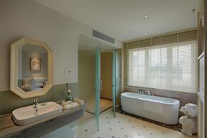 Au Lac Charner Hotel