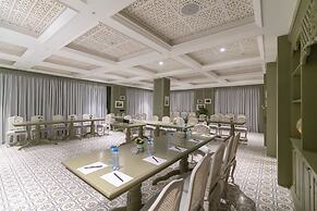 Au Lac Charner Hotel