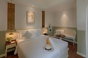 Au Lac Charner Hotel