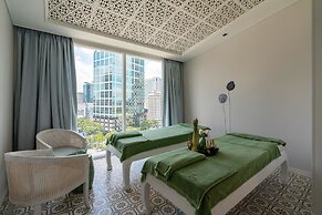 Au Lac Charner Hotel