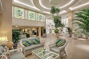 Au Lac Charner Hotel